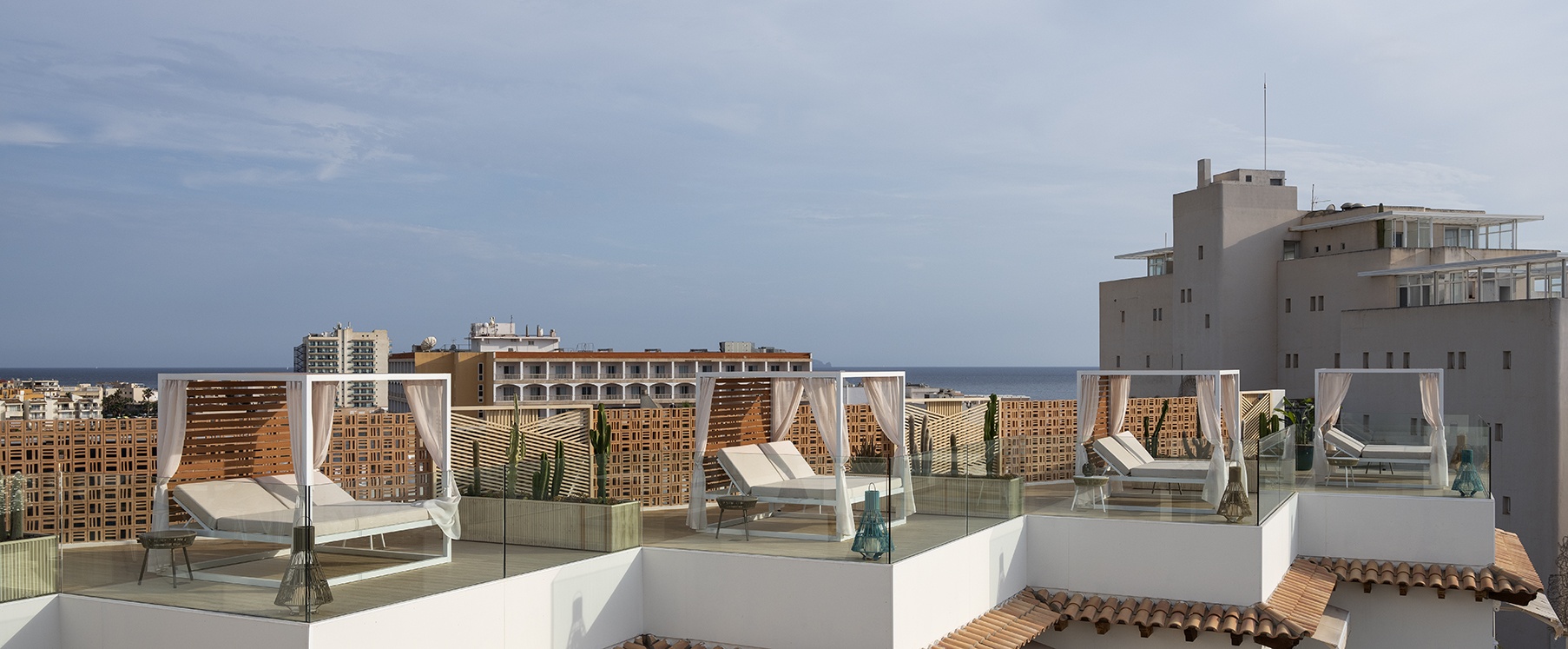 SUNSET SEA CLUB