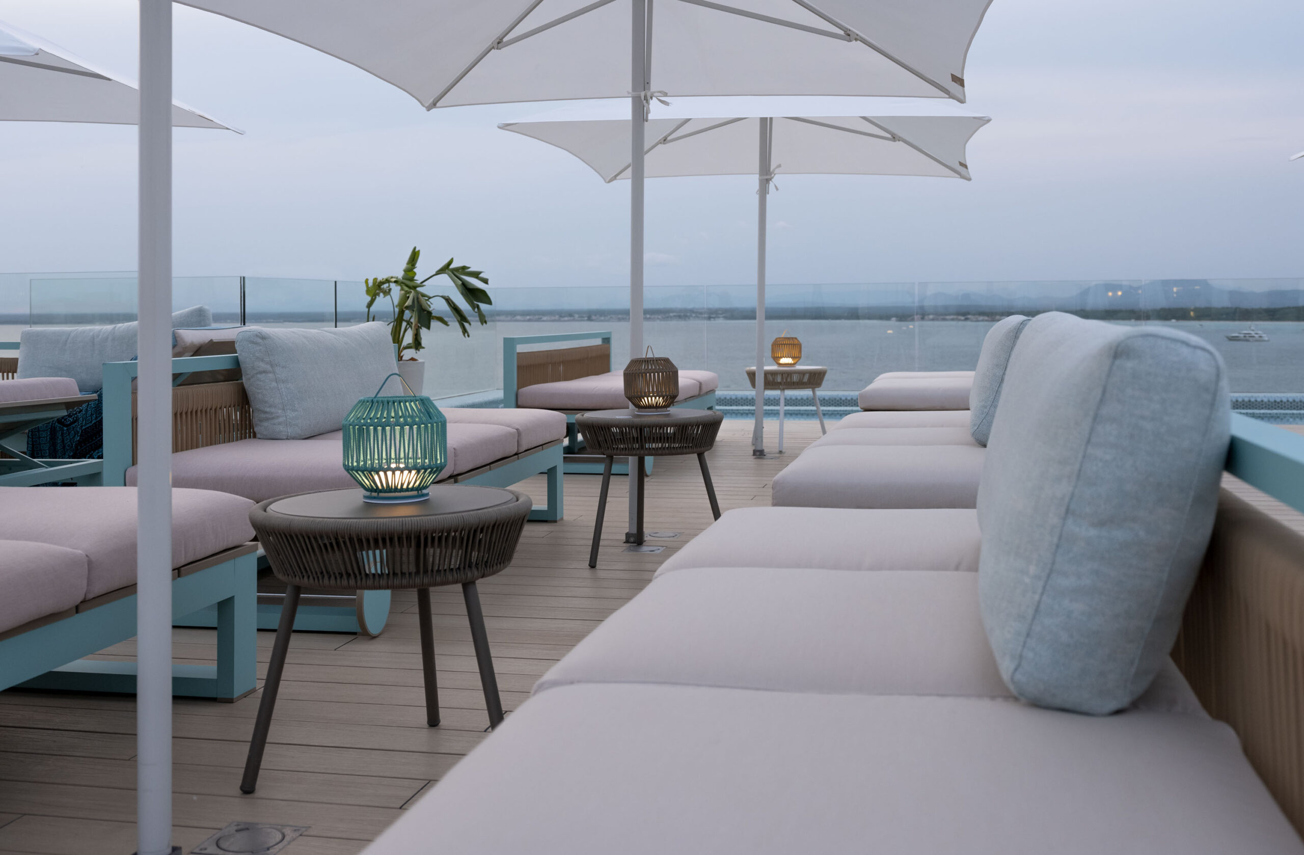 SUNSET SEA CLUB